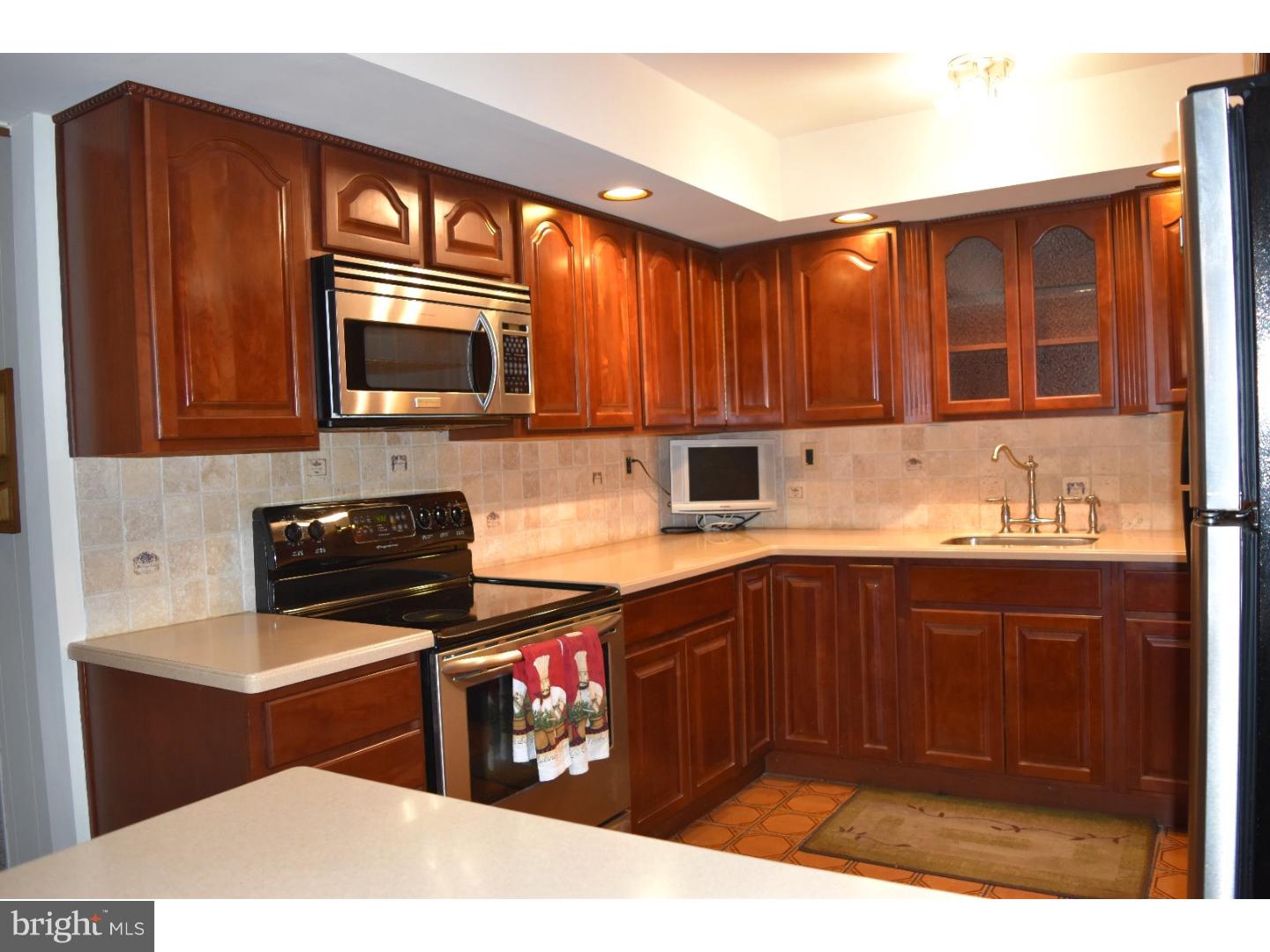 26 Canal Road Levittown, PA 19057 - Photo 4 of 25 Gallery Image 4