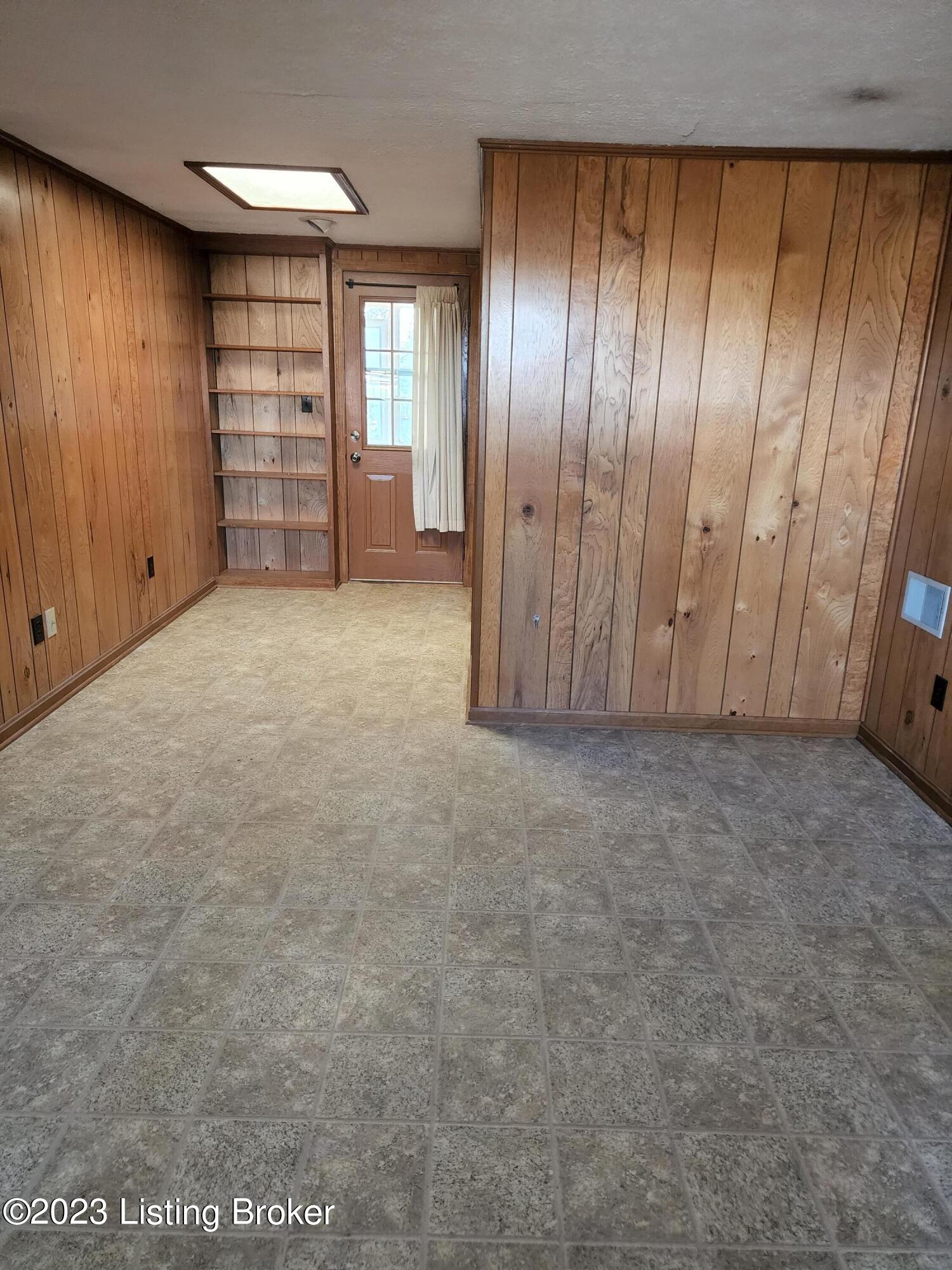 4326 Wingate Road Louisville, KY 40207 - Photo 3 of 6 20230224_163635