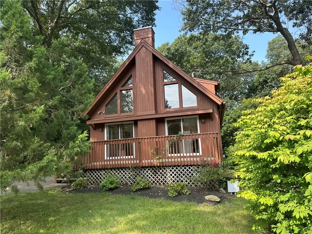 $445,000 | 3 Ledgewood Drive, Westerly, RI 02891