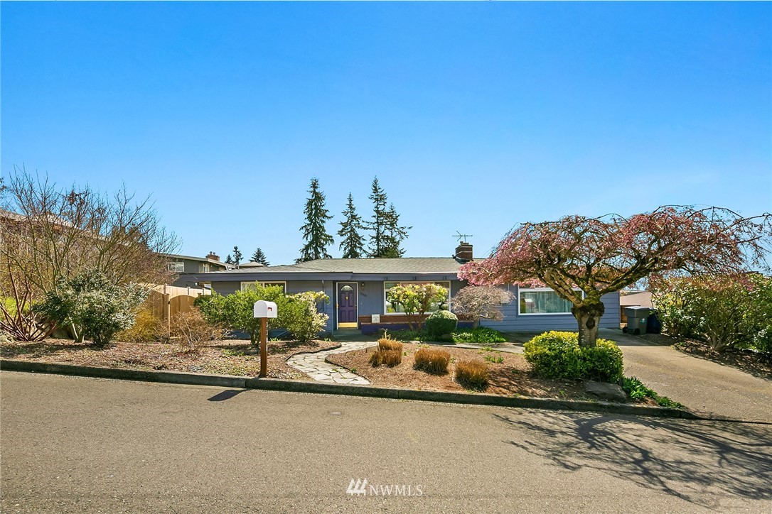 3305 Northeast 11th Place Renton, WA 98056 - Photo 1 of 35