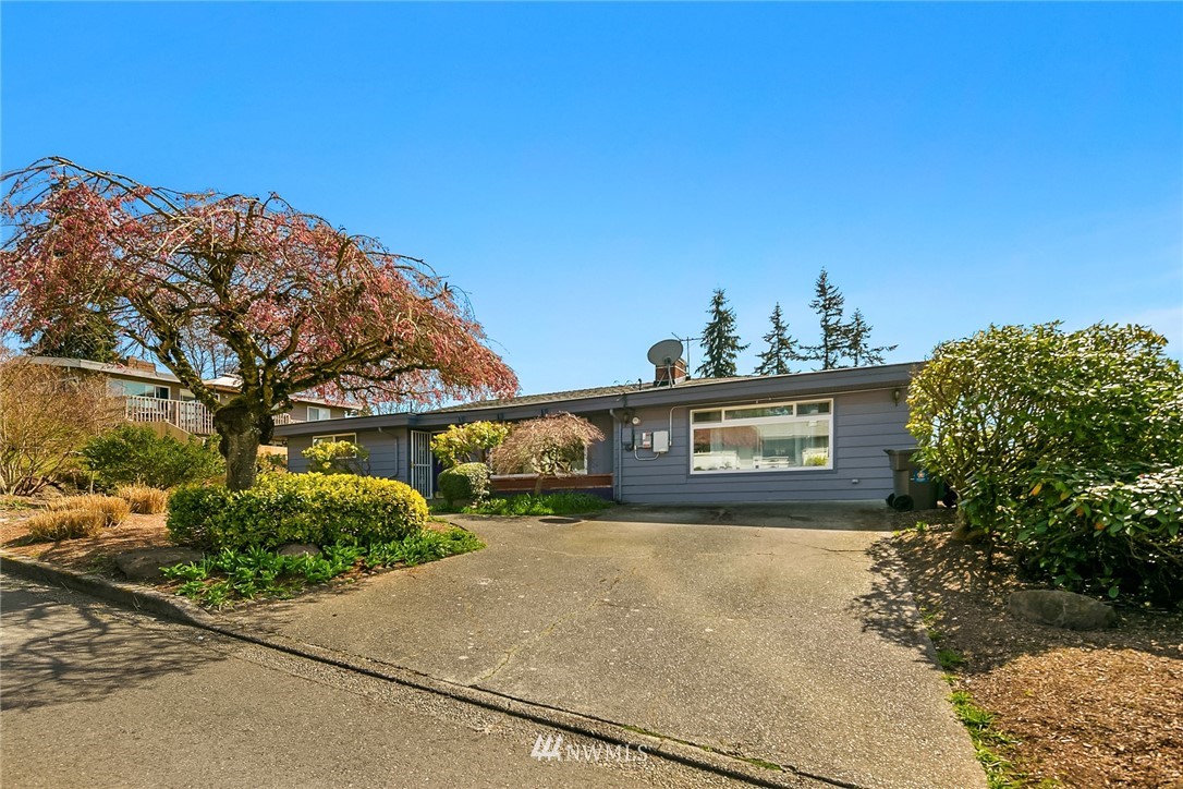 3305 Northeast 11th Place Renton, WA 98056 - Photo 2 of 35