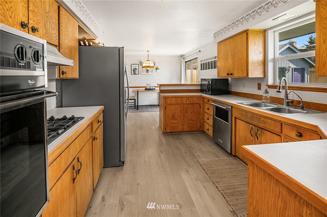 3305 Northeast 11th Place Renton, WA 98056 - Photo 12 of 35