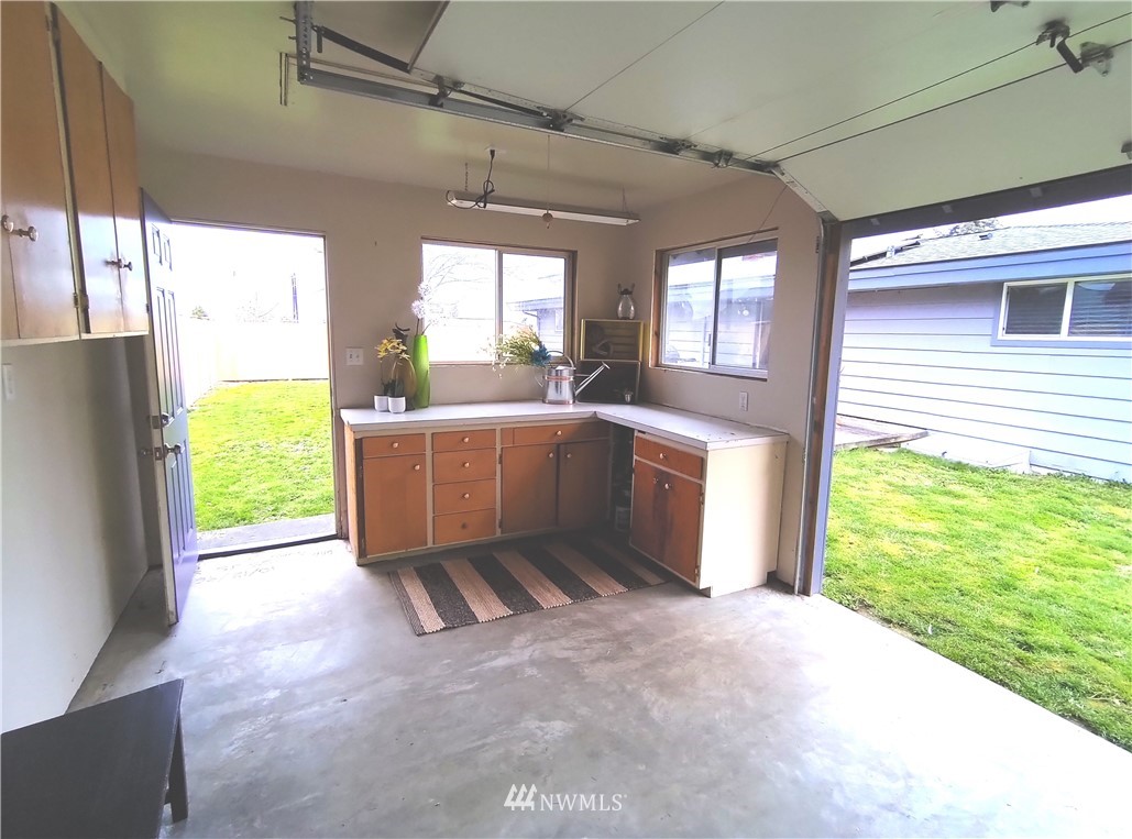 3305 Northeast 11th Place Renton, WA 98056 - Photo 27 of 35
