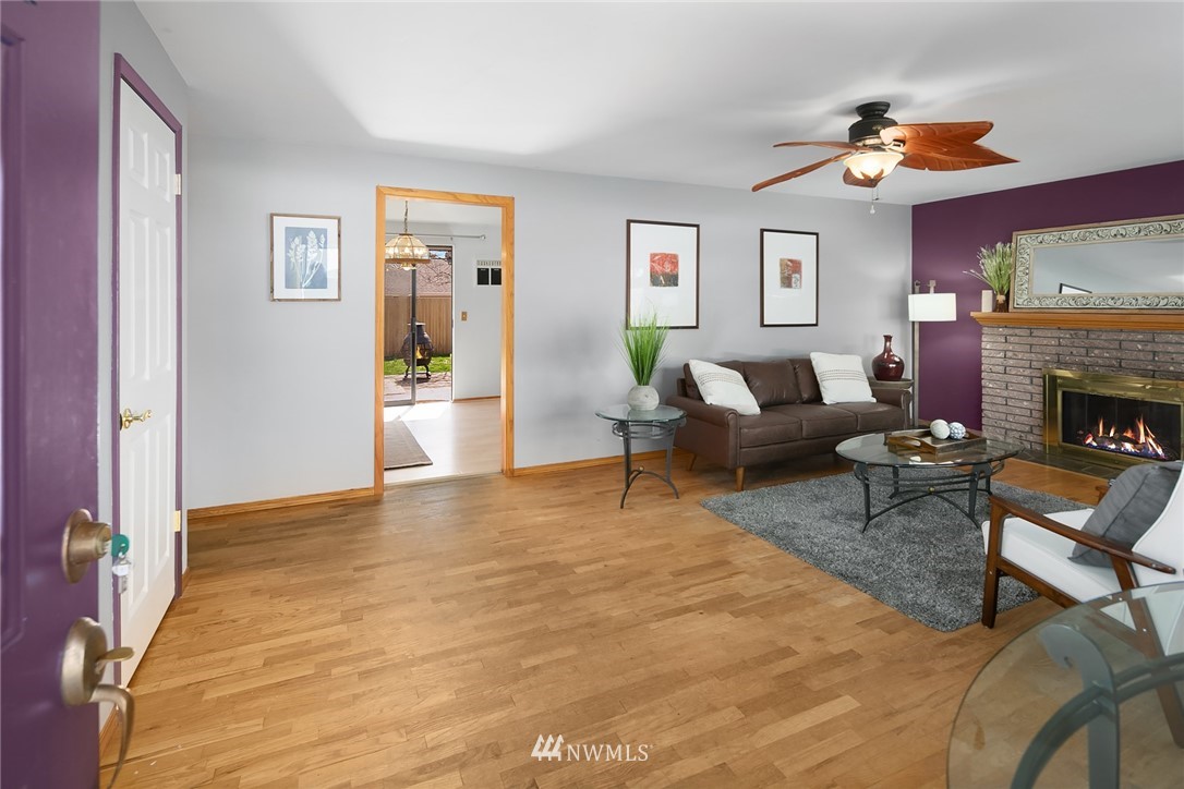 3305 Northeast 11th Place Renton, WA 98056 - Photo 4 of 35