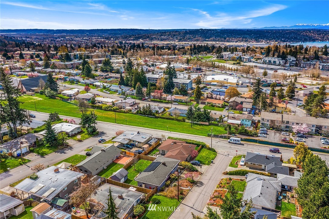 3305 Northeast 11th Place Renton, WA 98056 - Photo 33 of 35