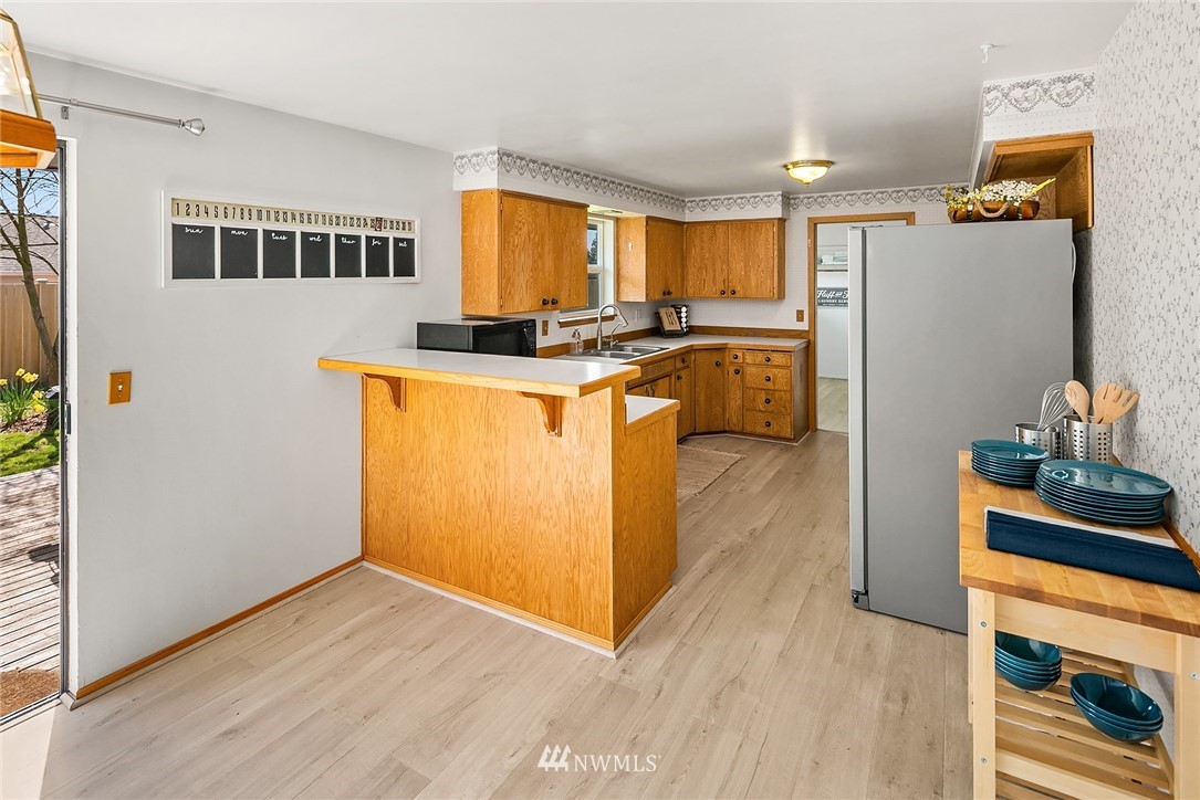 3305 Northeast 11th Place Renton, WA 98056 - Photo 10 of 35