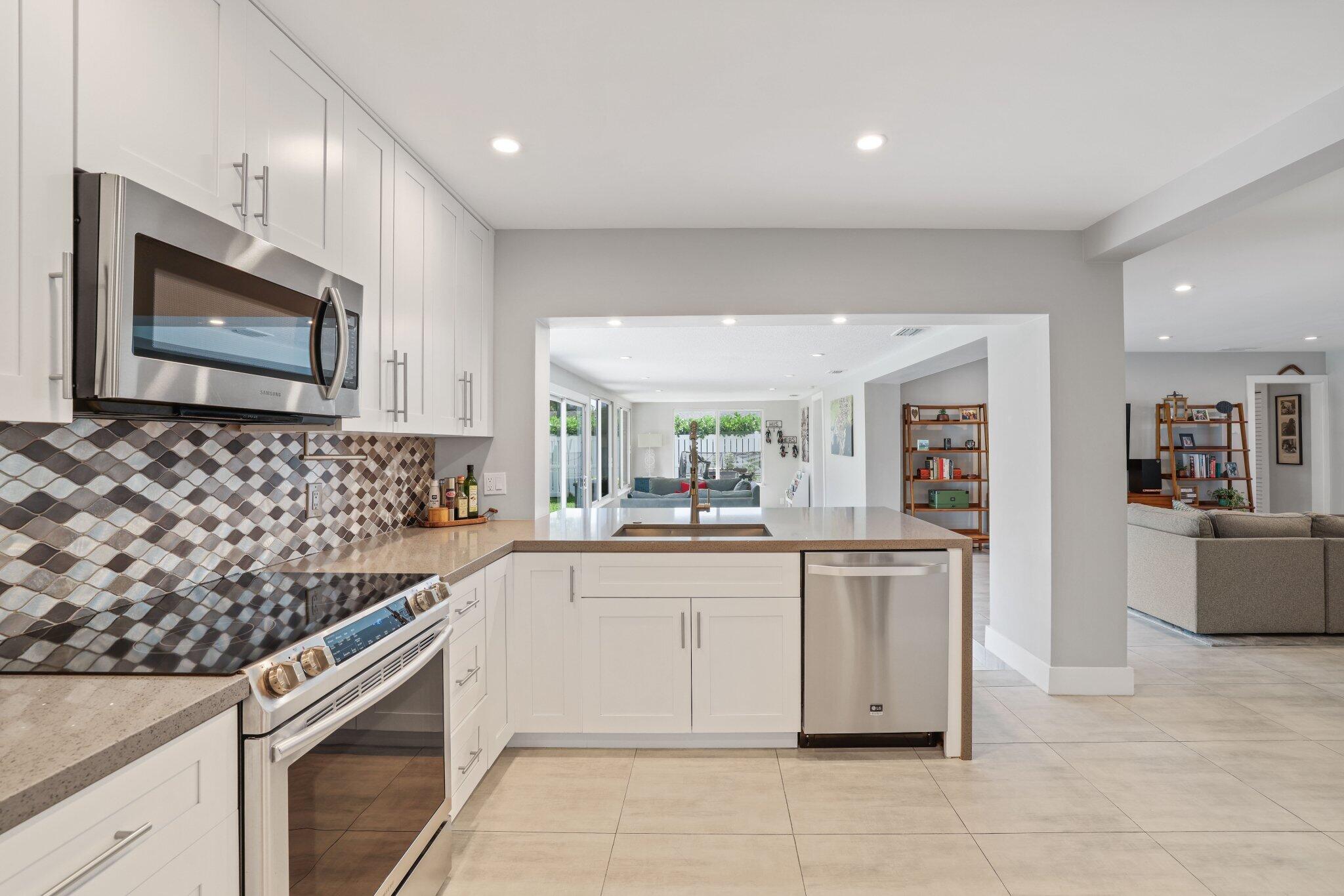 866 Southwest 12th Avenue Boca Raton, FL 33486 - Photo 11 of 52 Kitchen
