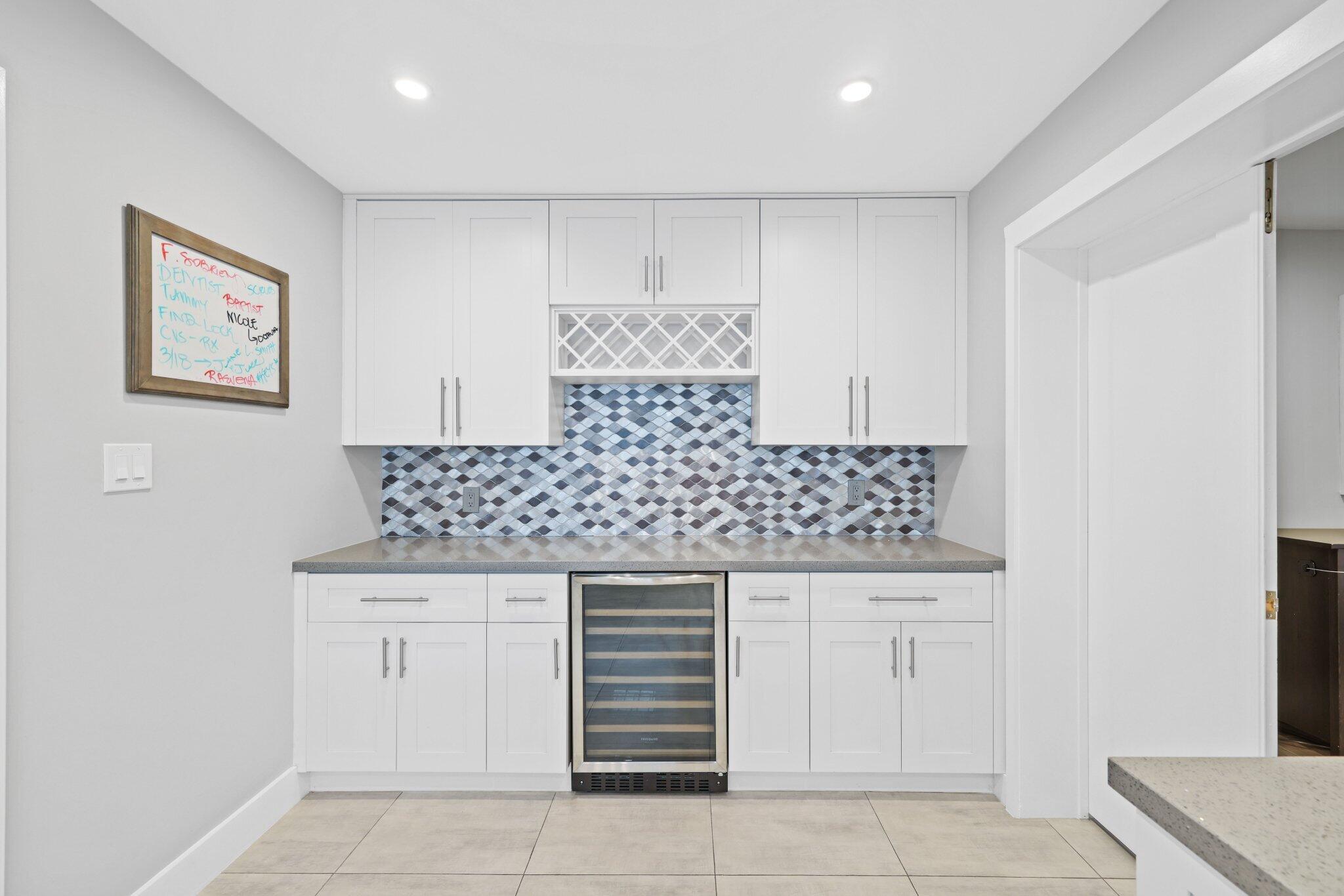 866 Southwest 12th Avenue Boca Raton, FL 33486 - Photo 13 of 52 Kitchen Bar