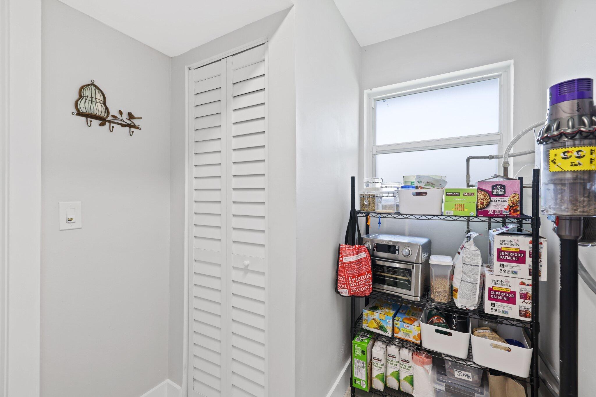 866 Southwest 12th Avenue Boca Raton, FL 33486 - Photo 17 of 52 Laundry room