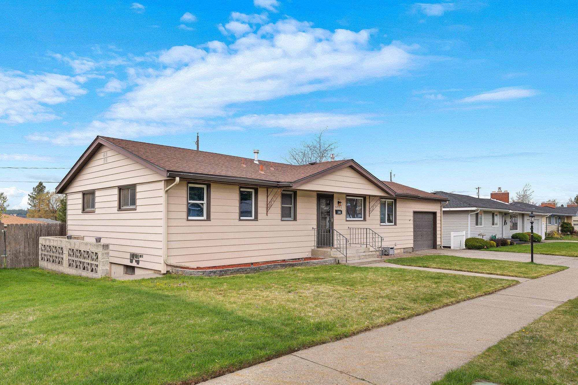 5933 North Moore Street Spokane, WA 99205 - Photo 2 of 37