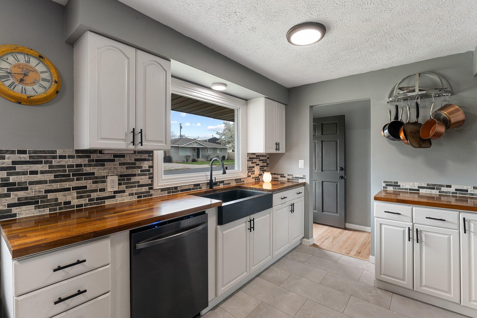 5933 North Moore Street Spokane, WA 99205 - Photo 3 of 37