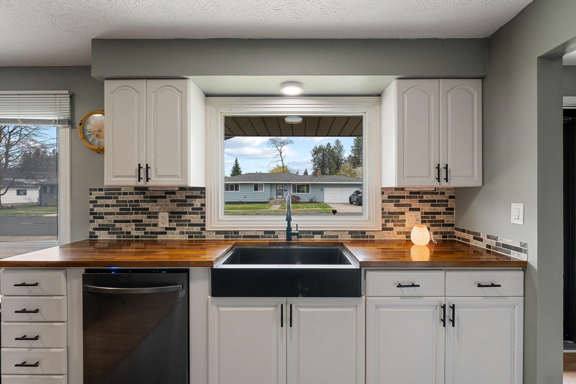 5933 North Moore Street Spokane, WA 99205 - Photo 5 of 37