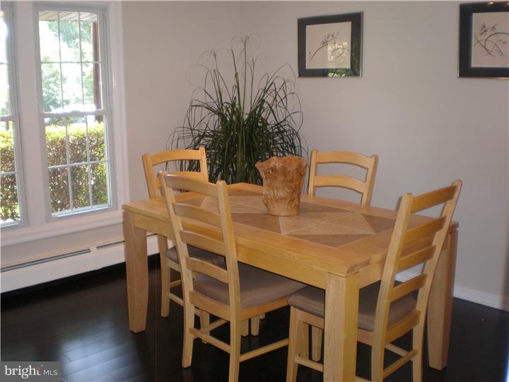 49 Towns Road Levittown, PA 19056 - Photo 6 of 25 Dining Room