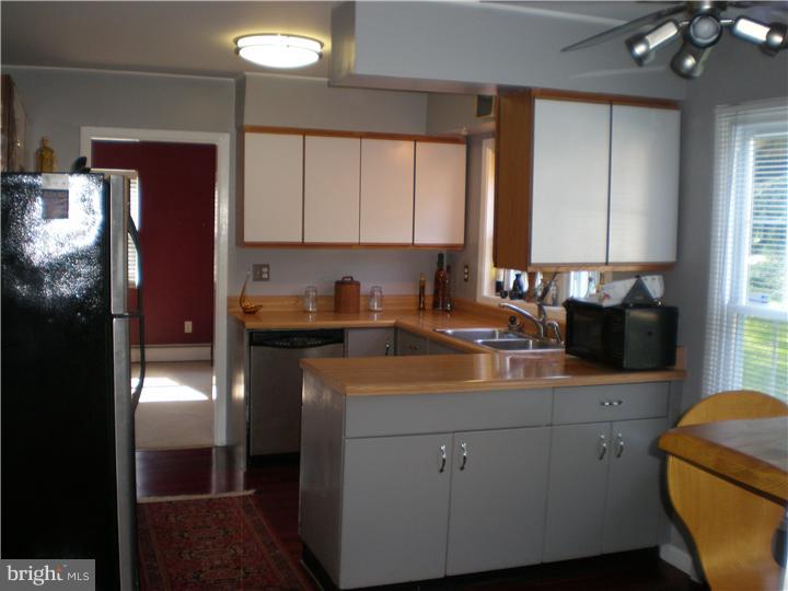 49 Towns Road Levittown, PA 19056 - Photo 7 of 25 Kitchen
