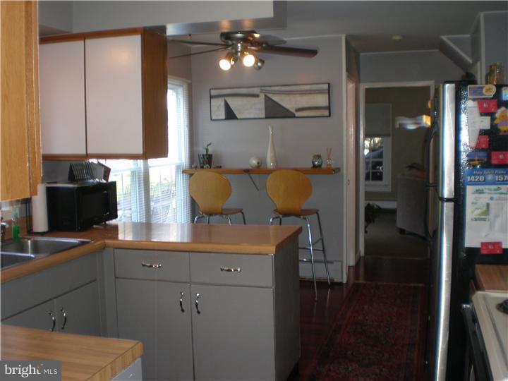 49 Towns Road Levittown, PA 19056 - Photo 9 of 25 Kitchen