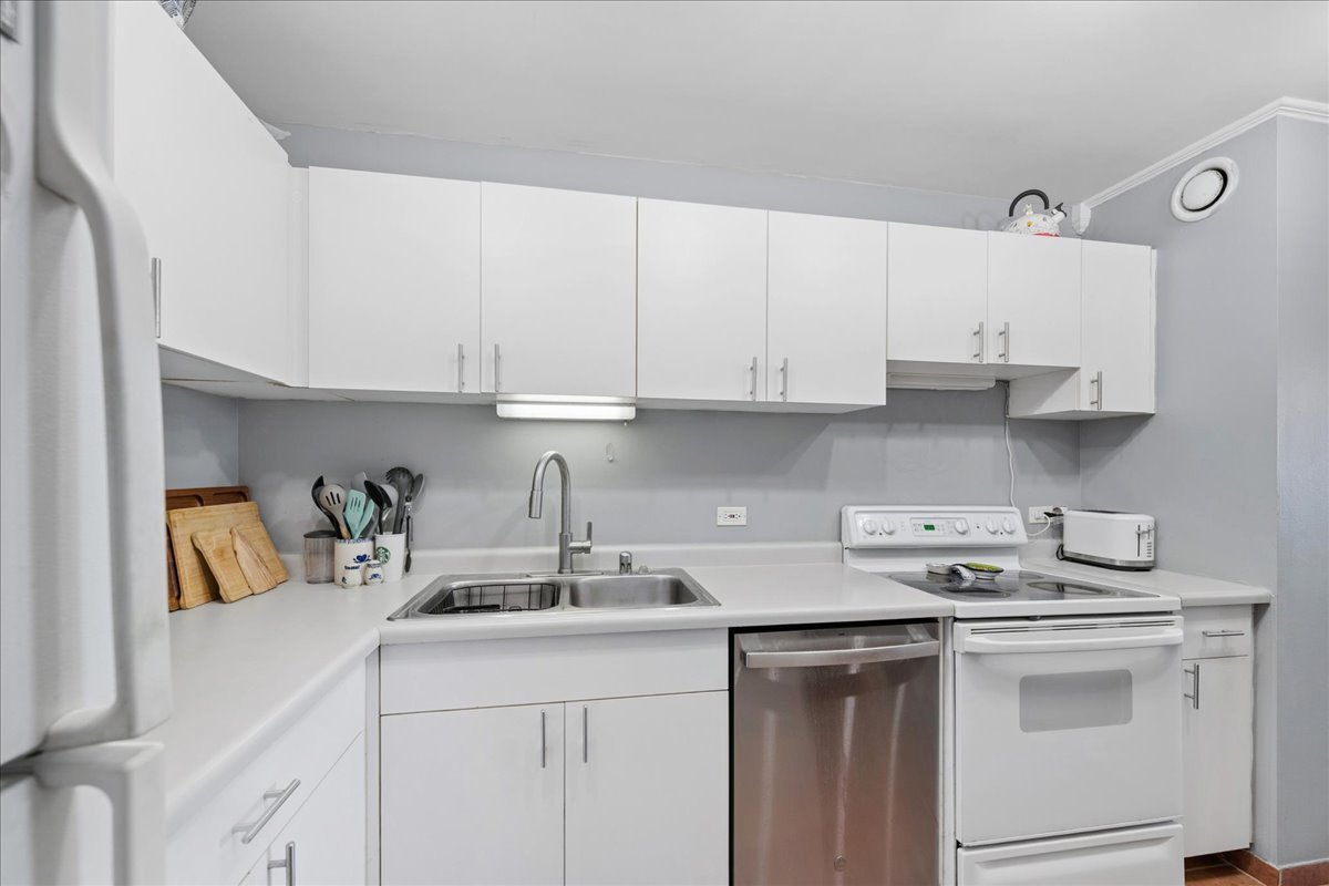 5320 North Sheridan Road, Unit 1911 Chicago, IL 60640 - Photo 20 of 26