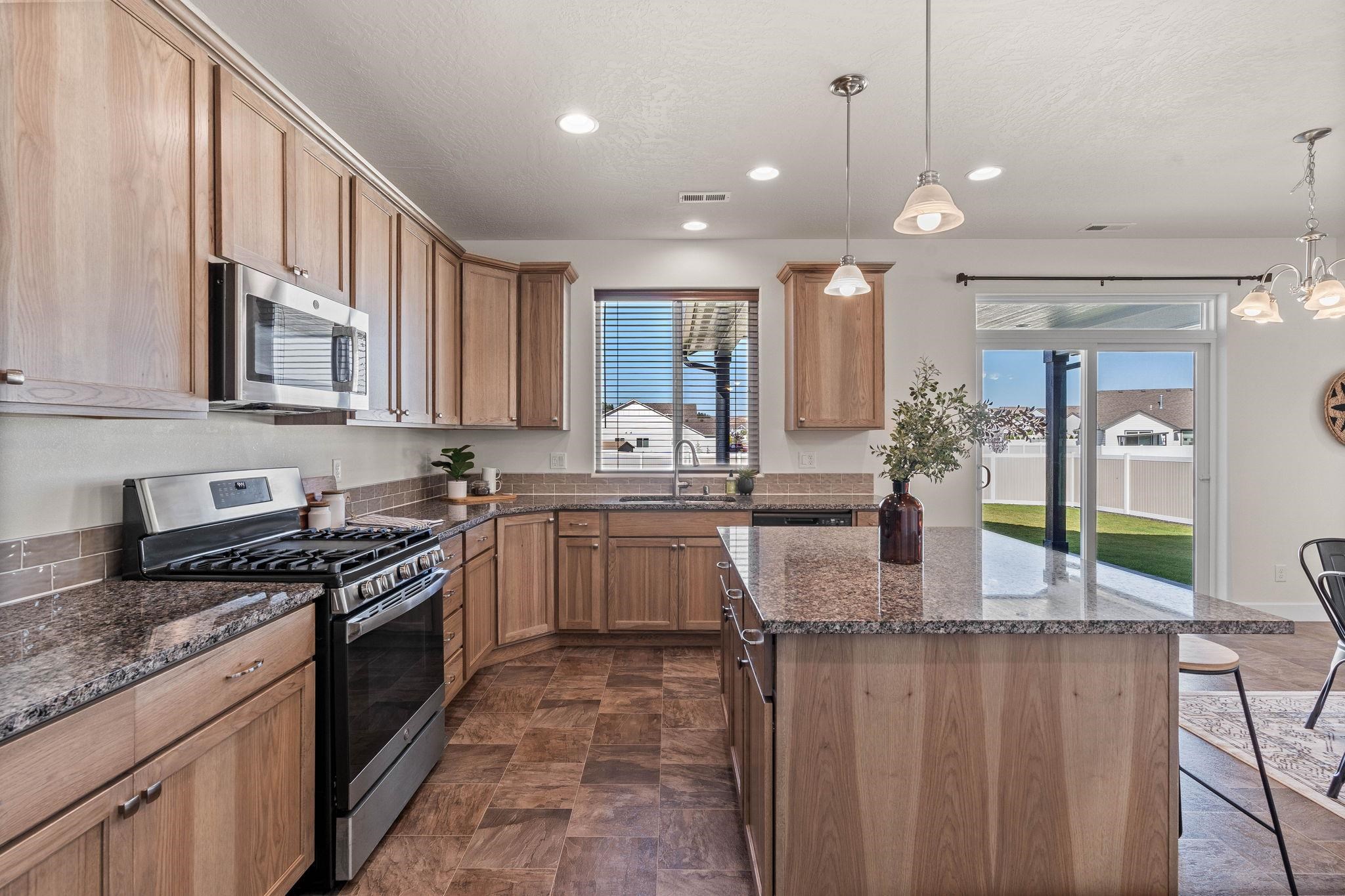 1506 South Meyers Road Greenacres, WA 99016 - Photo 16 of 40 Gallery Image 16