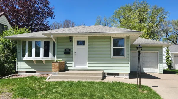 $190,000 | 206 South Whitney Street, Marshall, MN 56258