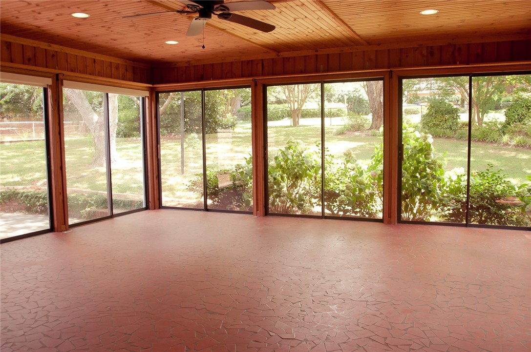 1303 Kimberly Road Anderson, SC 29621 - Photo 8 of 23 20x20 Sunroom