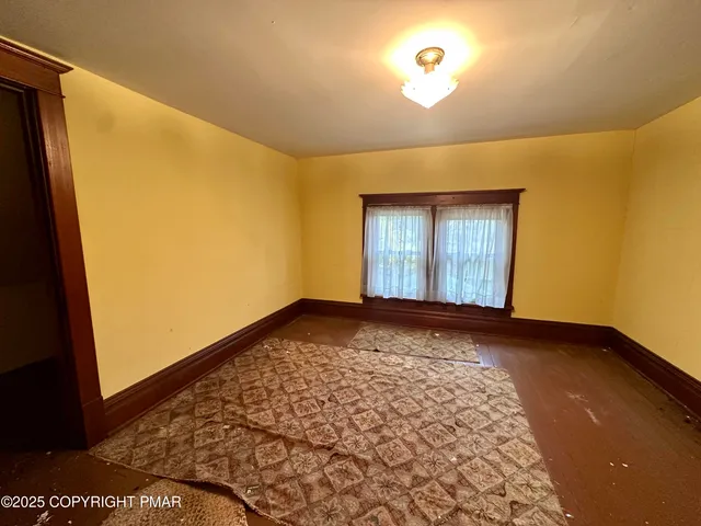 $299,995 | 22 Fairview Avenue, Mount Pocono, PA 18344