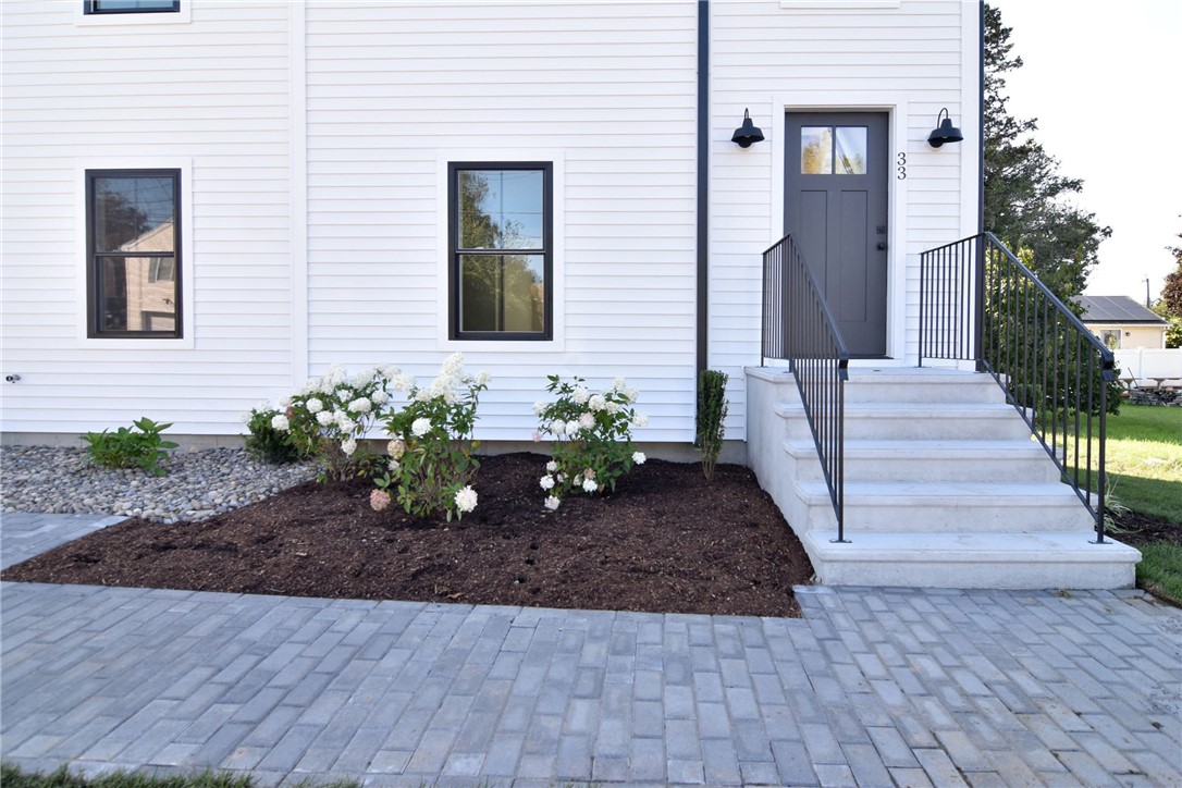 33 Hobart Street Westerly, RI 02891 - Photo 3 of 26
