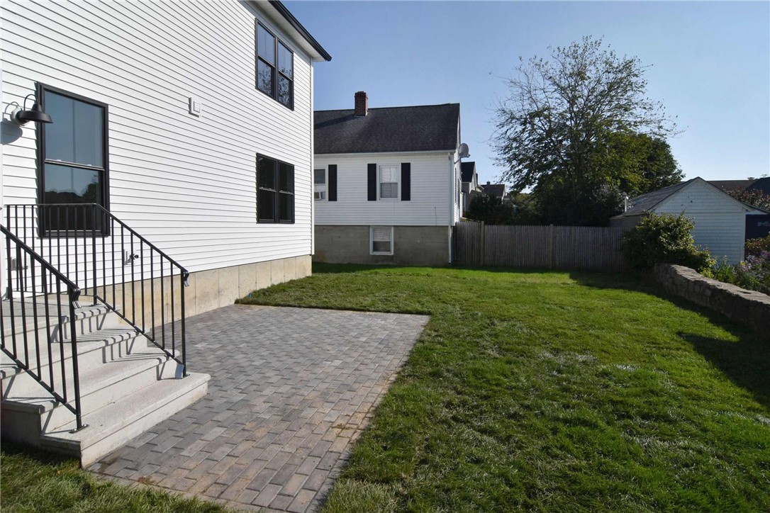 33 Hobart Street Westerly, RI 02891 - Photo 4 of 26