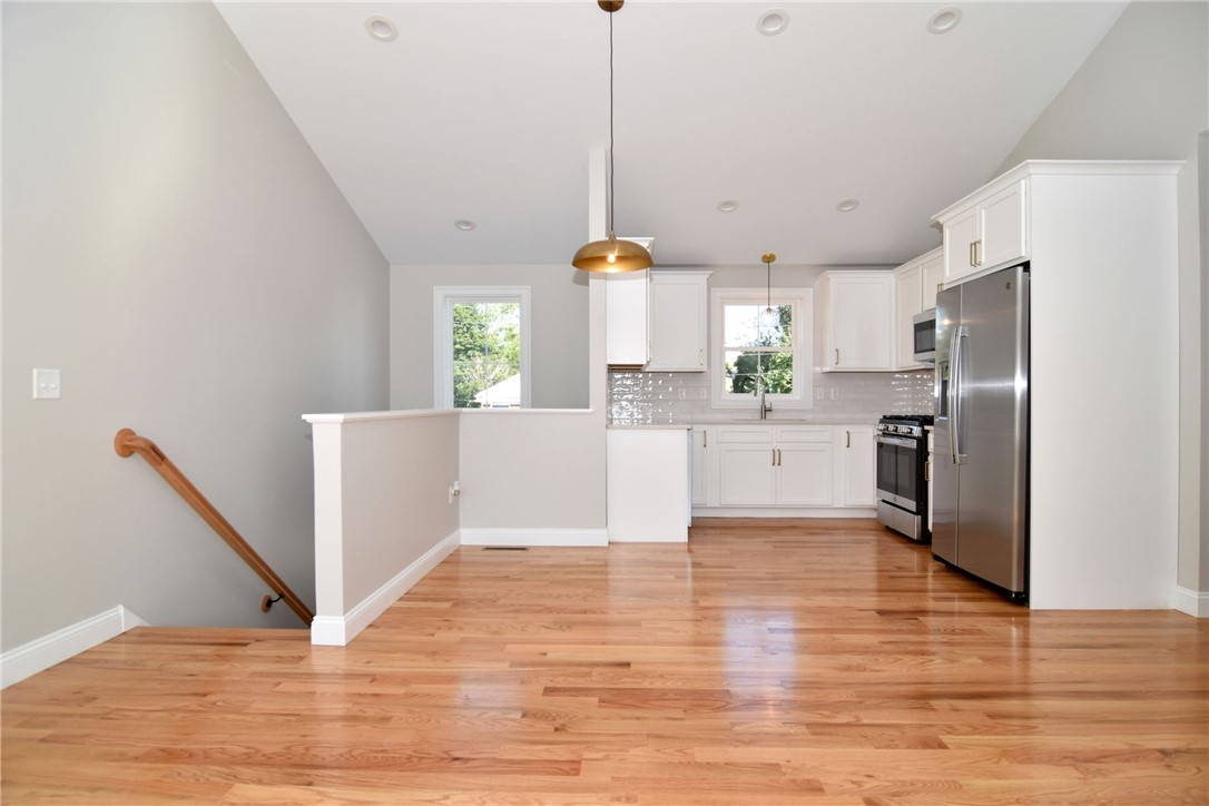 33 Hobart Street Westerly, RI 02891 - Photo 5 of 26