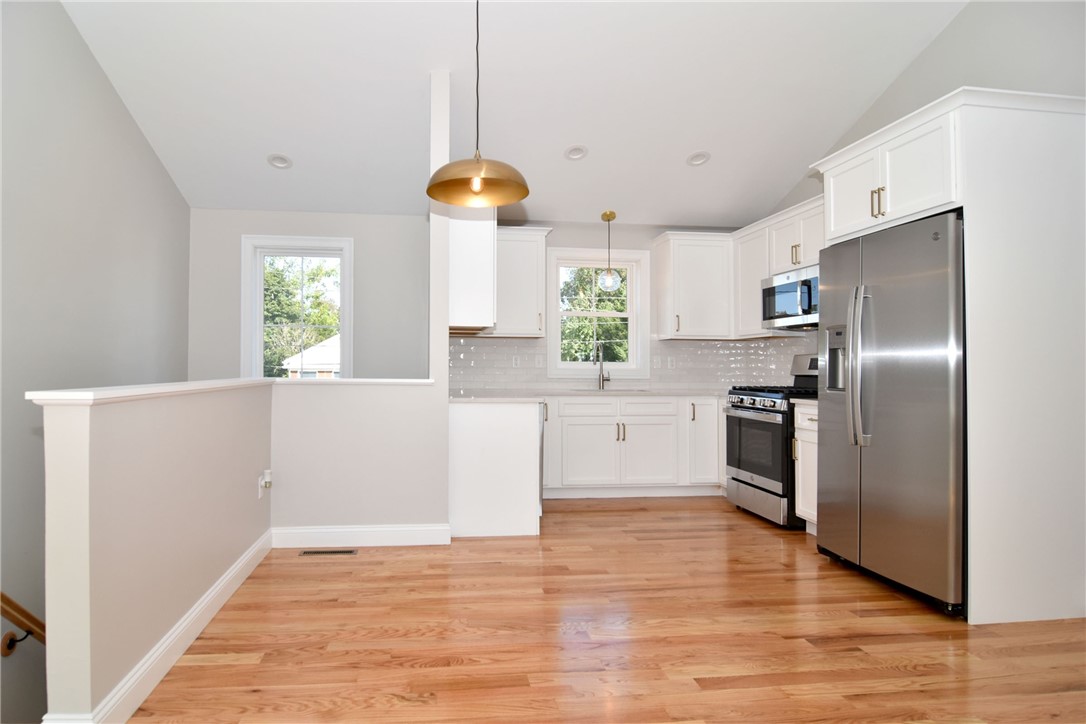 33 Hobart Street Westerly, RI 02891 - Photo 7 of 26