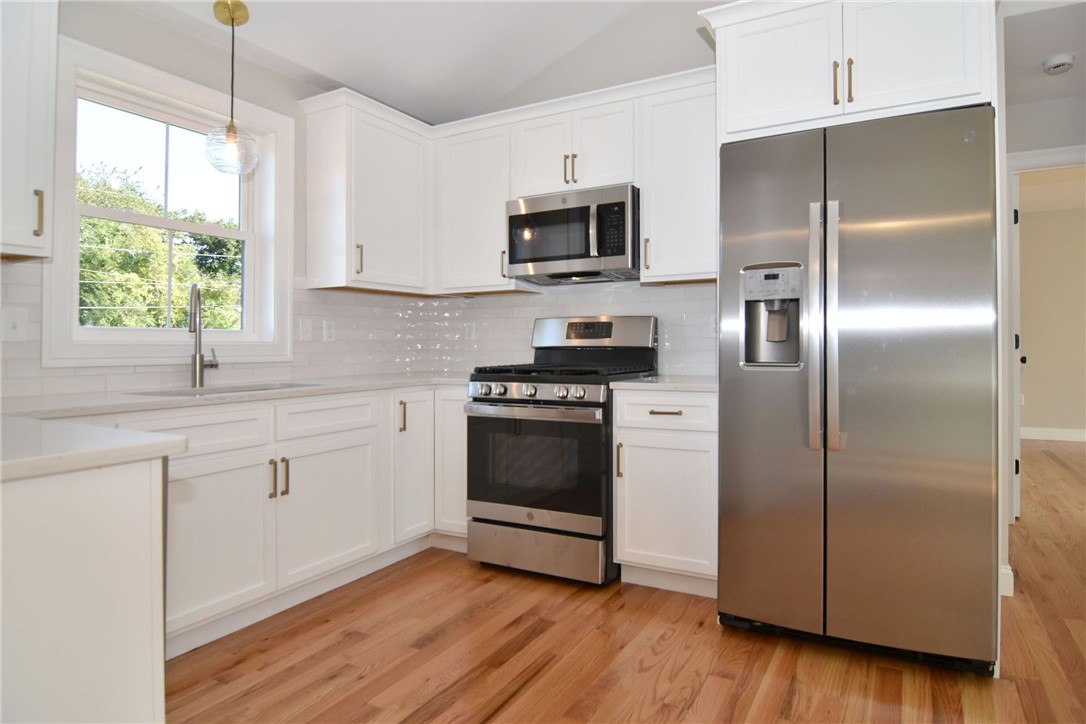 33 Hobart Street Westerly, RI 02891 - Photo 8 of 26