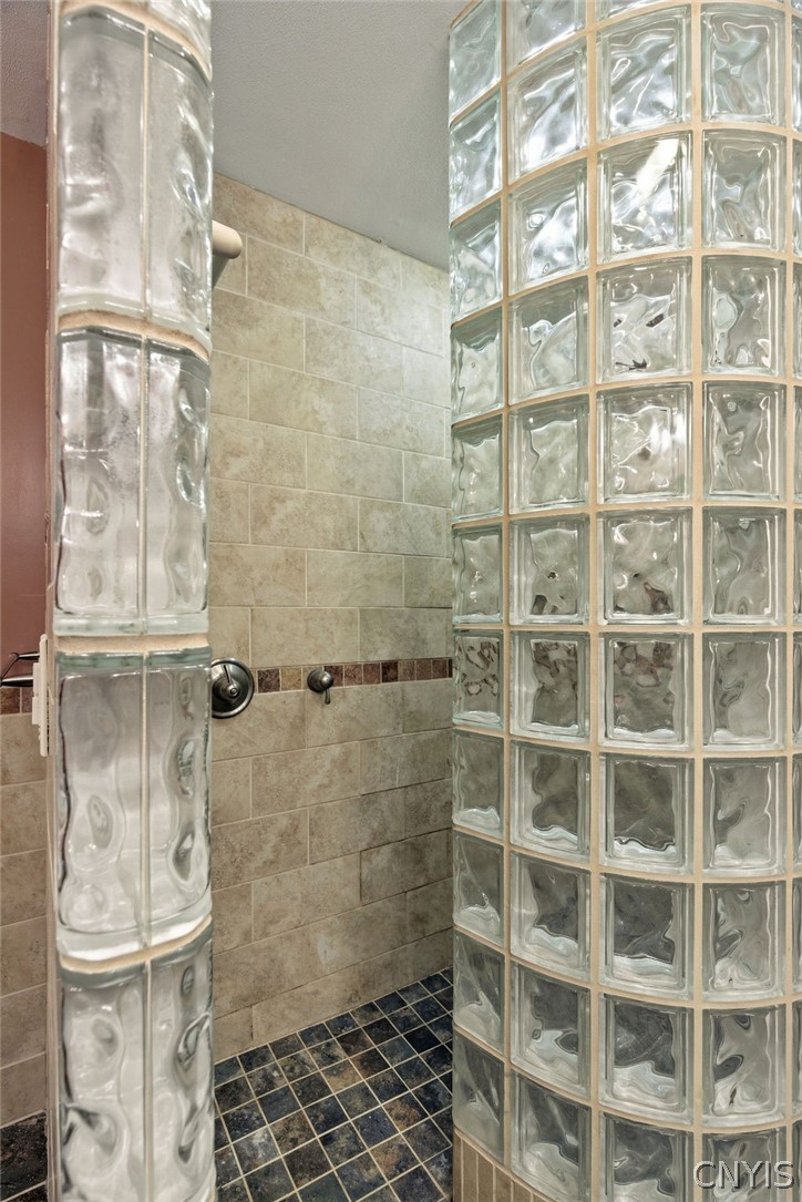 1000 Rail Fence Road Camillus, NY 13031 - Photo 23 of 37 SHOWER ENTRANCE!