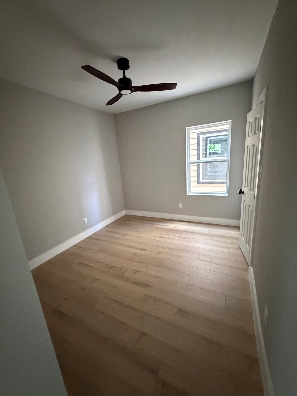 9914 Fillmore Street Houston, TX 77029 - Photo 6 of 11 an empty room with a window