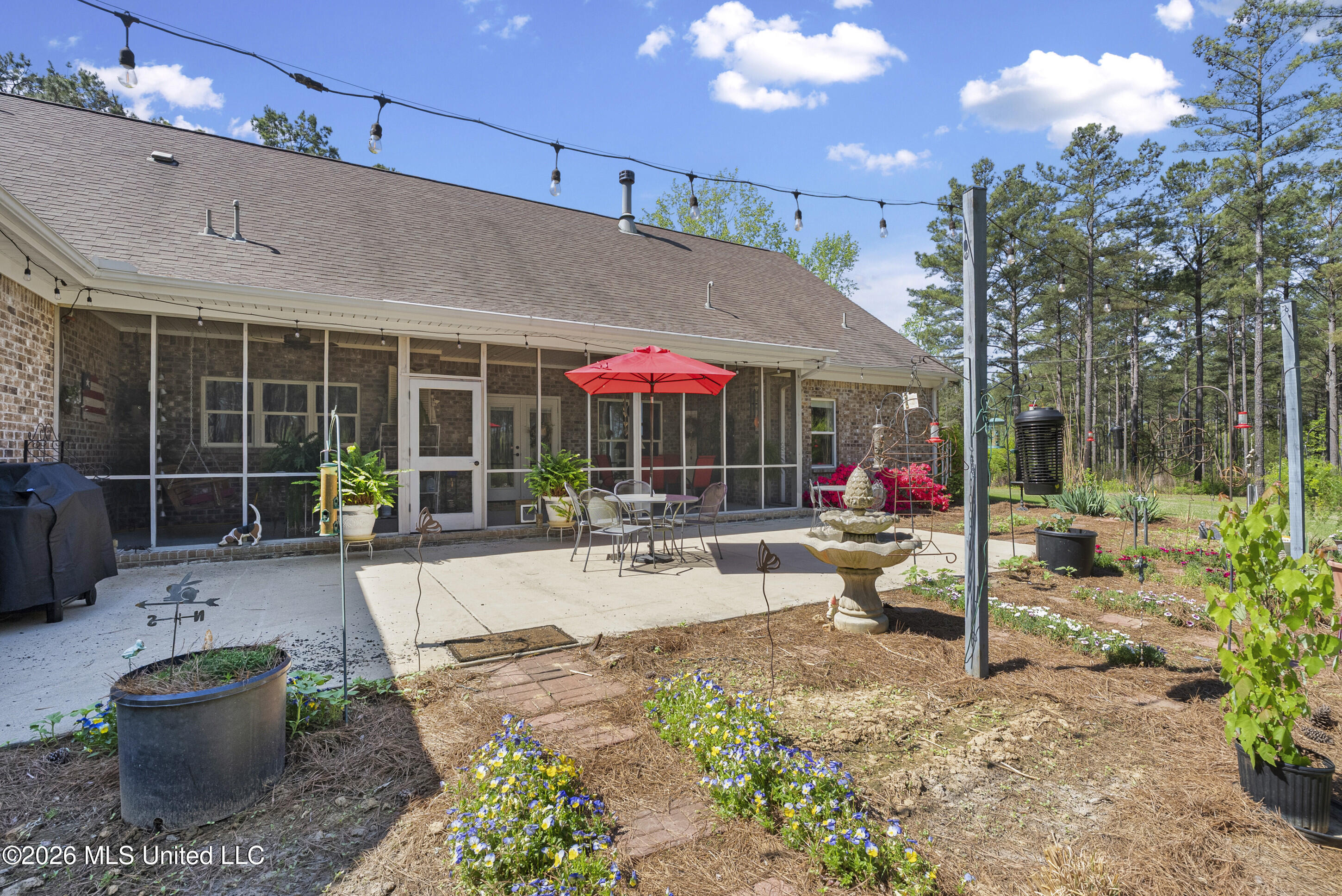 333 Paul White Road Como, MS 38619 - Photo 17 of 51 New 333 Patio 1