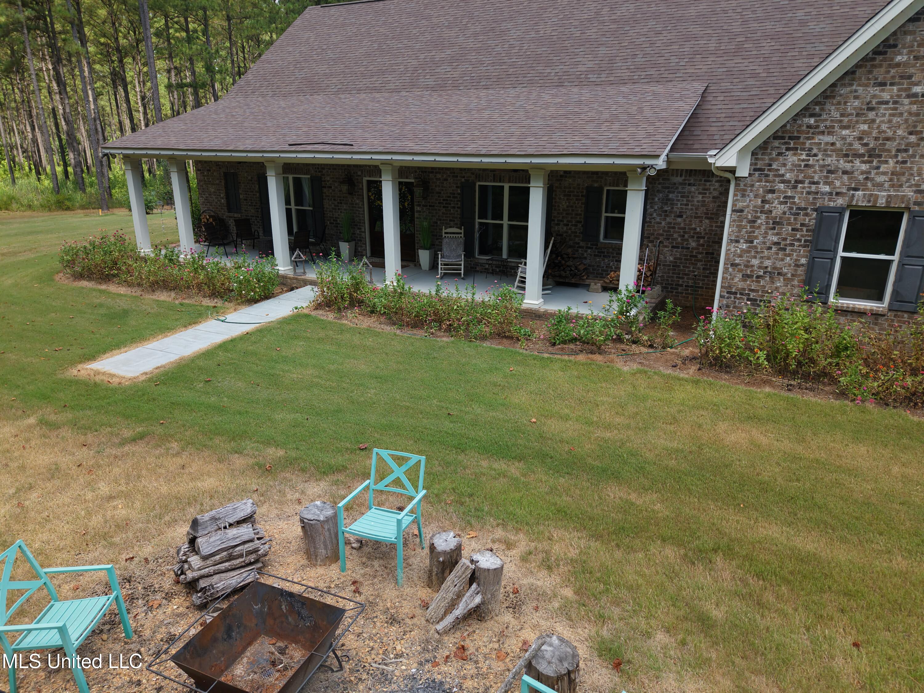333 Paul White Road Como, MS 38619 - Photo 3 of 53 DJI_20250811120553_0021_D