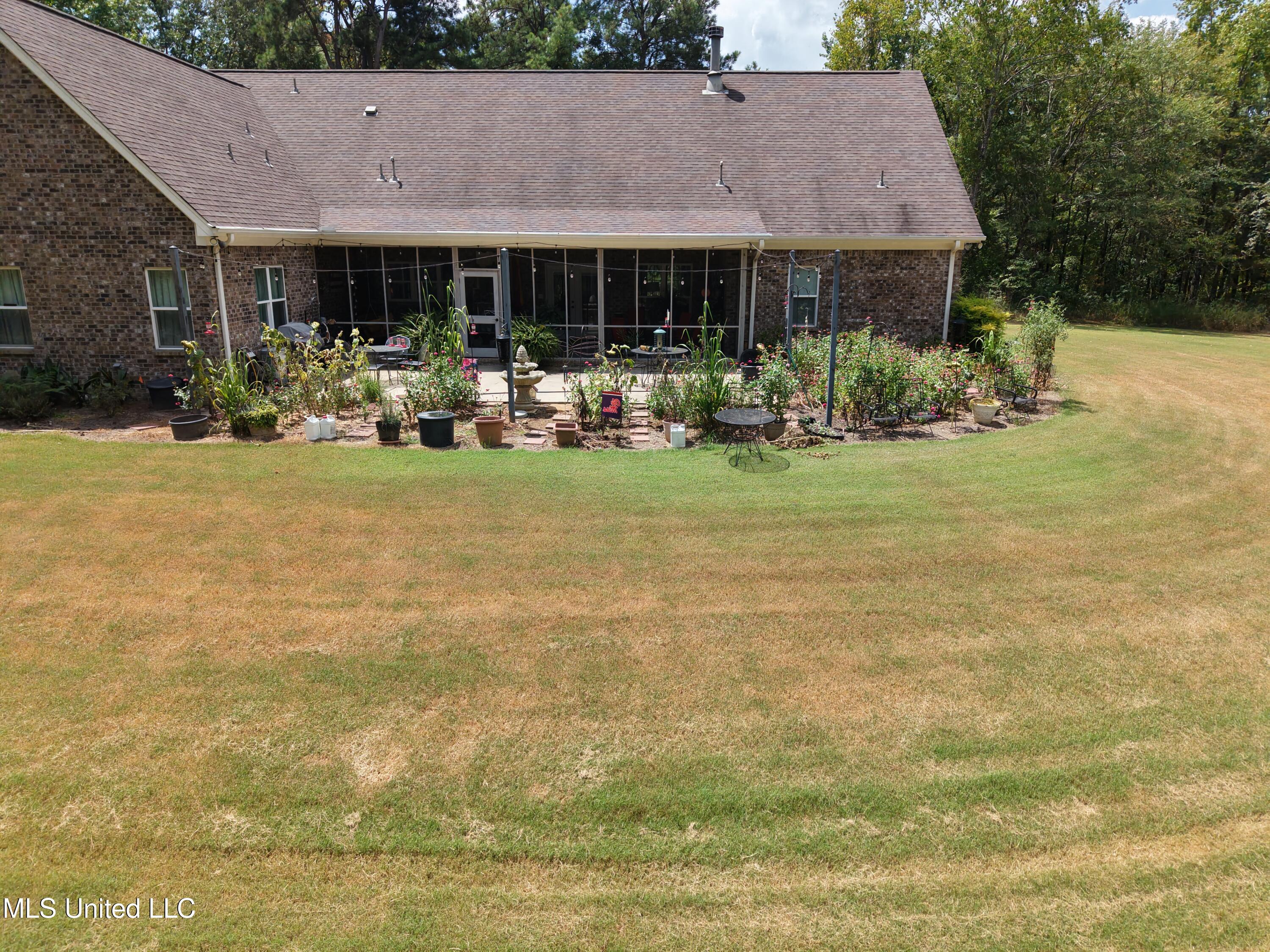 333 Paul White Road Como, MS 38619 - Photo 4 of 53 DJI_20250811121335_0032_D