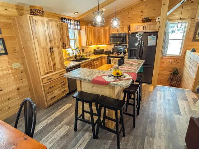 $360,000 | 46 Makalas Way, Thetford, VT 05045