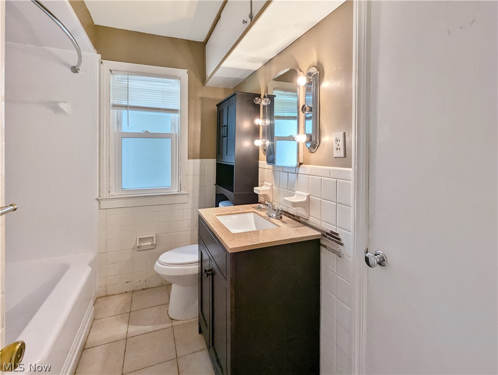 4135 Eastway Road Cleveland, OH 44121 - Photo 6 of 21