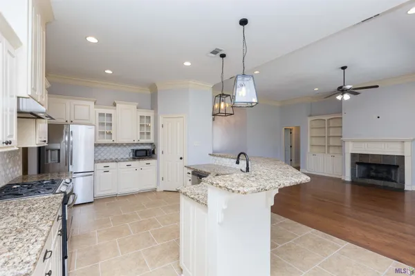 $363,000 | 7335 Oakview Drive, Zachary, LA 70791