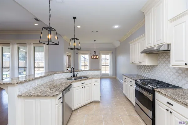 $363,000 | 7335 Oakview Drive, Zachary, LA 70791