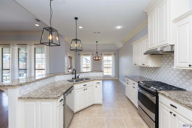 $373,000 | 7335 Oakview Drive, Zachary, LA 70791