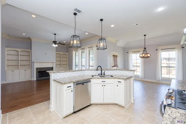 $363,000 | 7335 Oakview Drive, Zachary, LA 70791