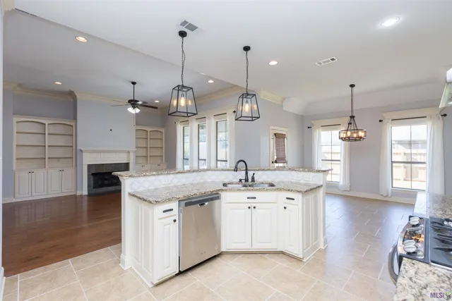 $373,000 | 7335 Oakview Drive, Zachary, LA 70791