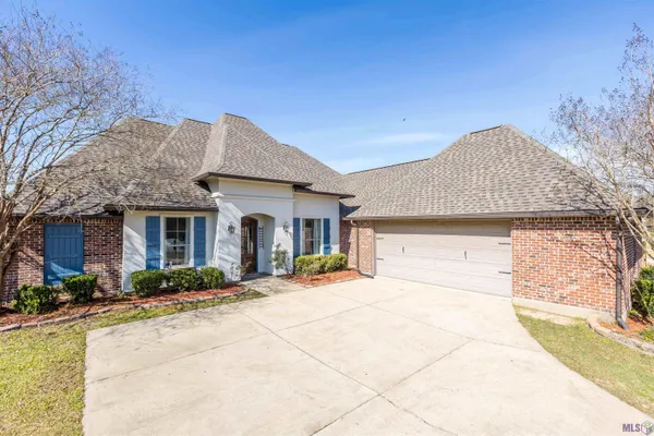 $363,000 | 7335 Oakview Drive, Zachary, LA 70791