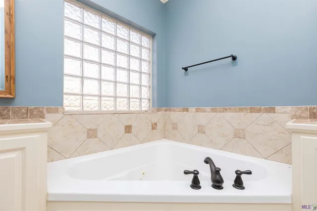 $373,000 | 7335 Oakview Drive, Zachary, LA 70791