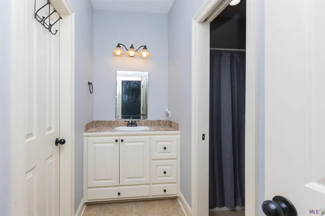 $373,000 | 7335 Oakview Drive, Zachary, LA 70791