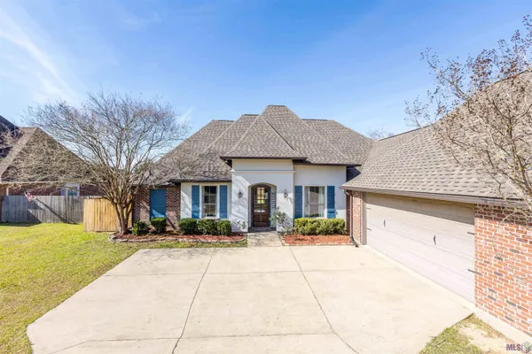 $363,000 | 7335 Oakview Drive, Zachary, LA 70791