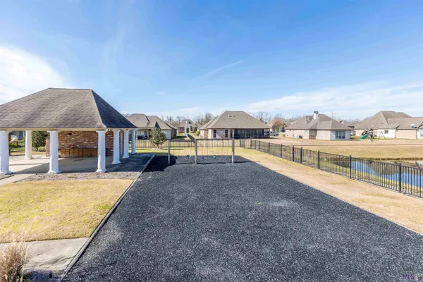 $363,000 | 7335 Oakview Drive, Zachary, LA 70791