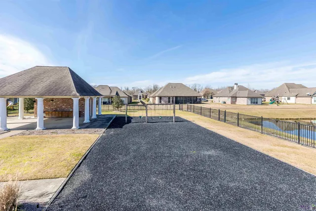 $373,000 | 7335 Oakview Drive, Zachary, LA 70791