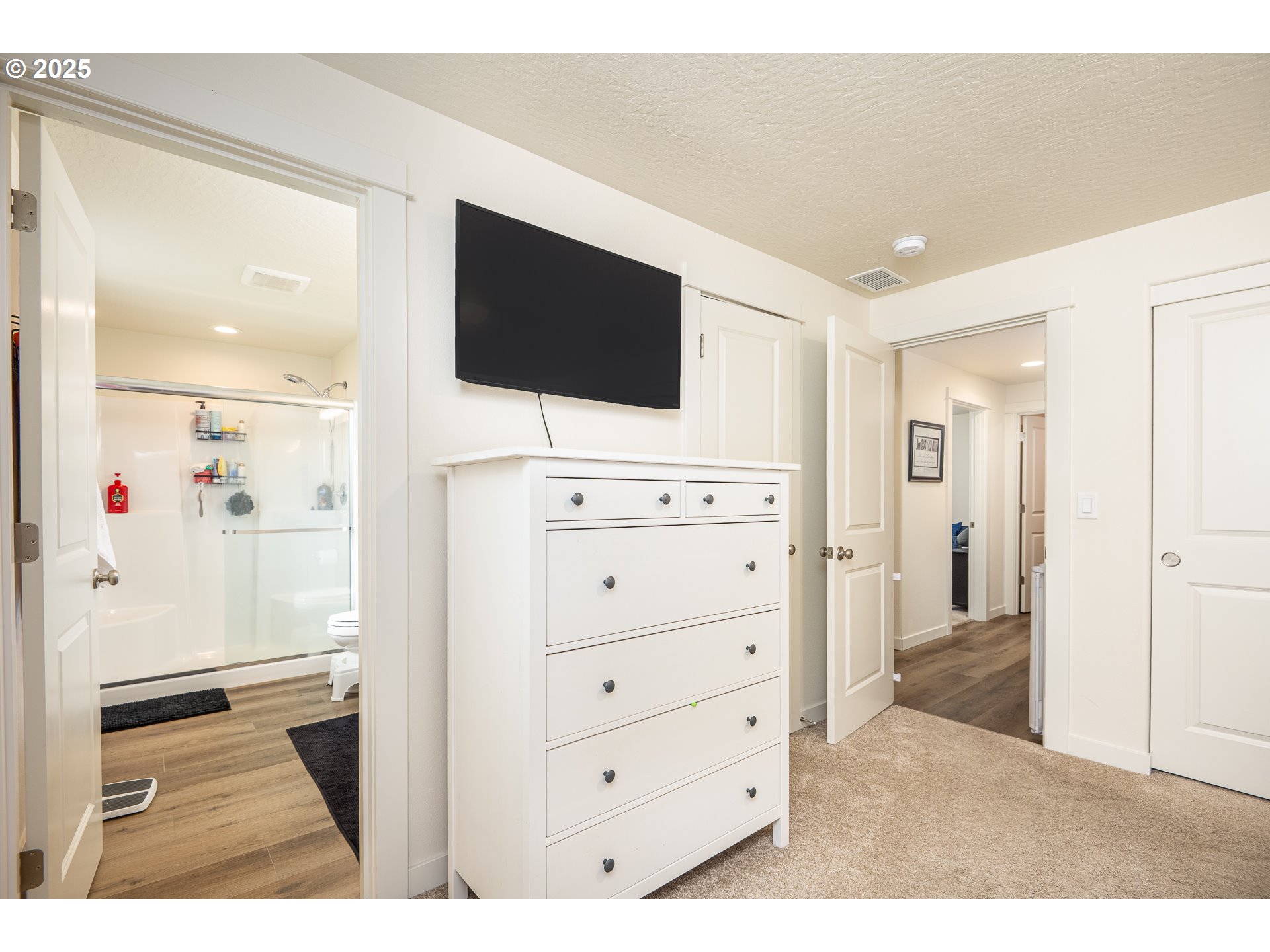 4967 Cedar View Drive Springfield, OR 97478 - Photo 11 of 22 a view of room with flat screen tv