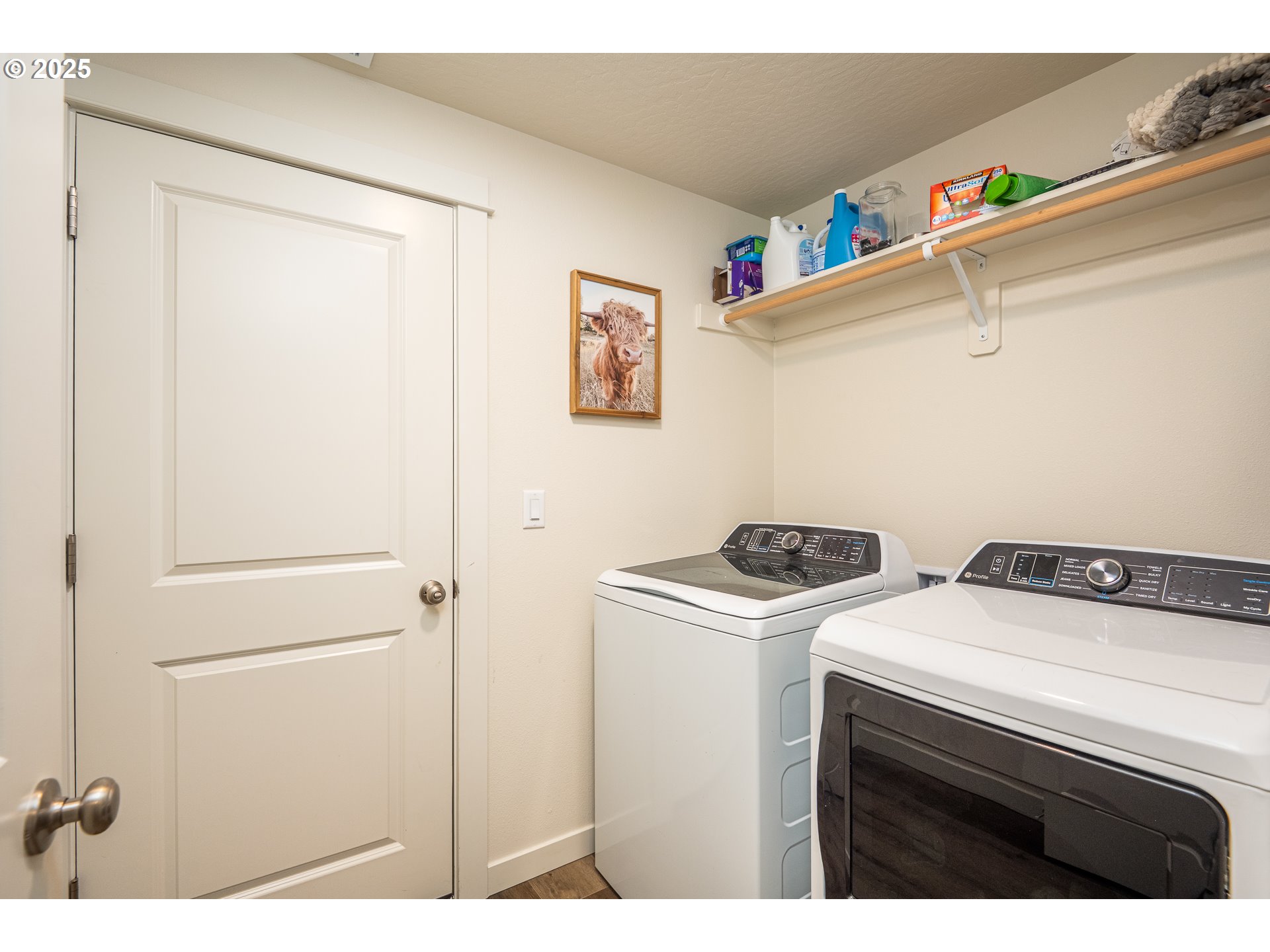 4967 Cedar View Drive Springfield, OR 97478 - Photo 15 of 22 a utility room with dryer and washer