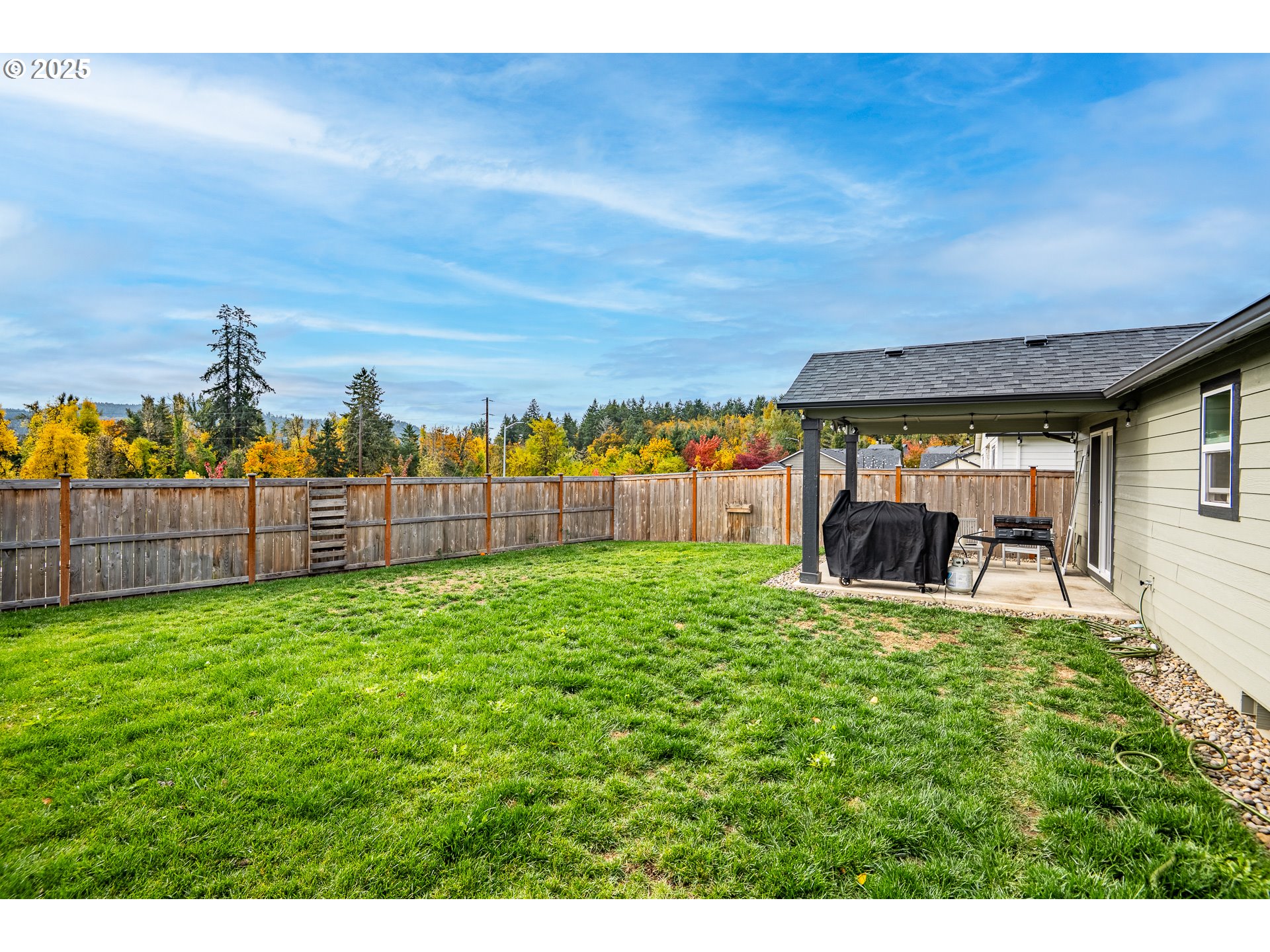 4967 Cedar View Drive Springfield, OR 97478 - Photo 18 of 22 a view of a backyard with wooden fence